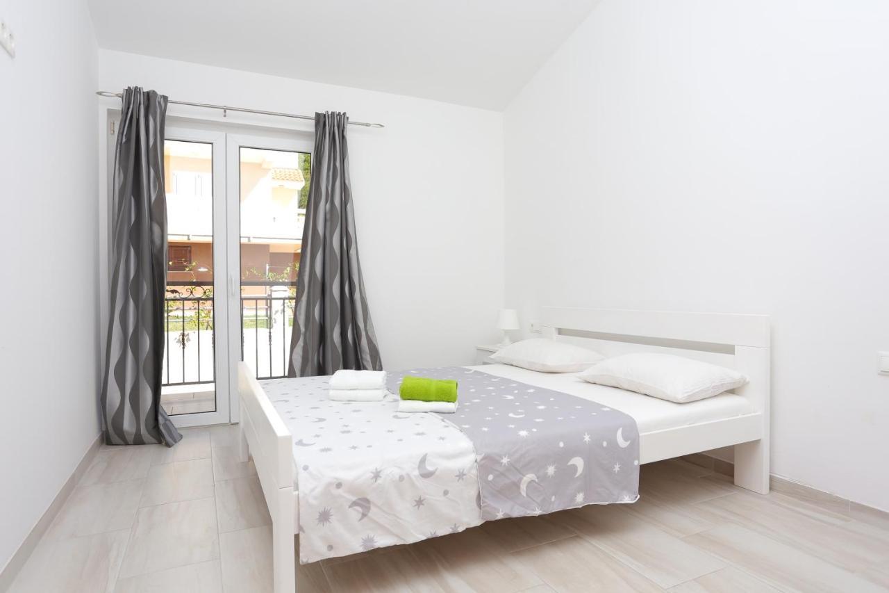 Apartments With A Parking Space Stanici, Omis - 17894 Room photo