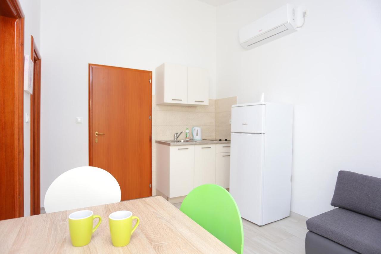 Apartments With A Parking Space Stanici, Omis - 17894 Exterior photo